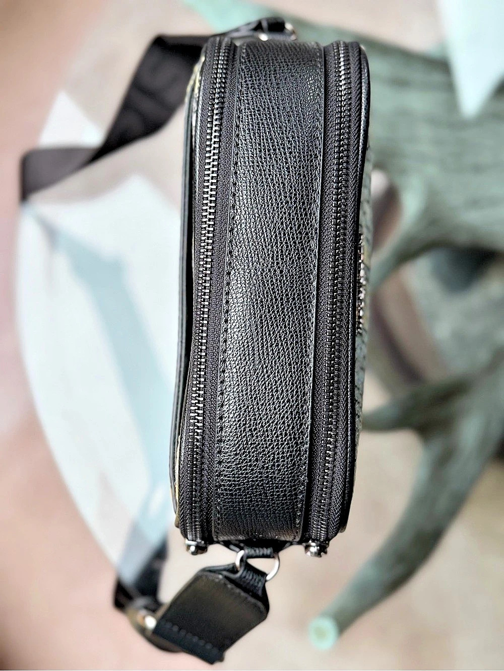 Karl Lagerfeld NWT Sequin Logo Double Compartment Crossbody Camera Bag in Black - Picture 9 of 11